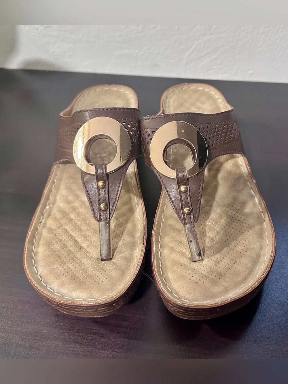 Women’s Brown Gold Toe Ring Comfort Sandals Size 7